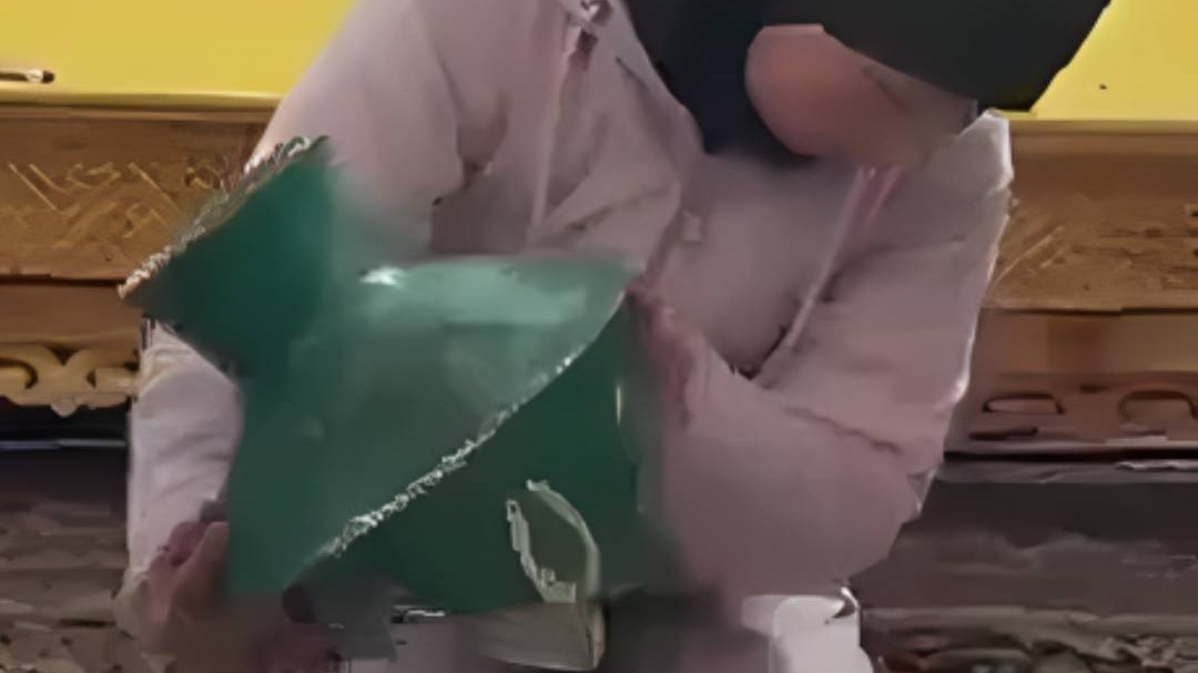 A little girl in Leh, Ladakh, broke her piggy bank and donated it to Iran