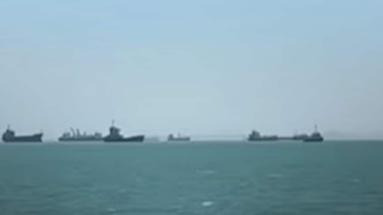 होर्मुज में जहाजों की भीड़, ईरान के नियंत्रण में समुद्री रास्ता!