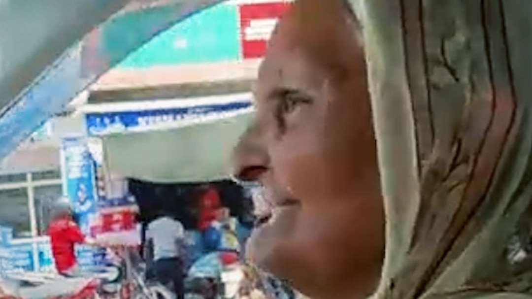 कठुआ में 73 साल की दादी ने दौड़ाई कार