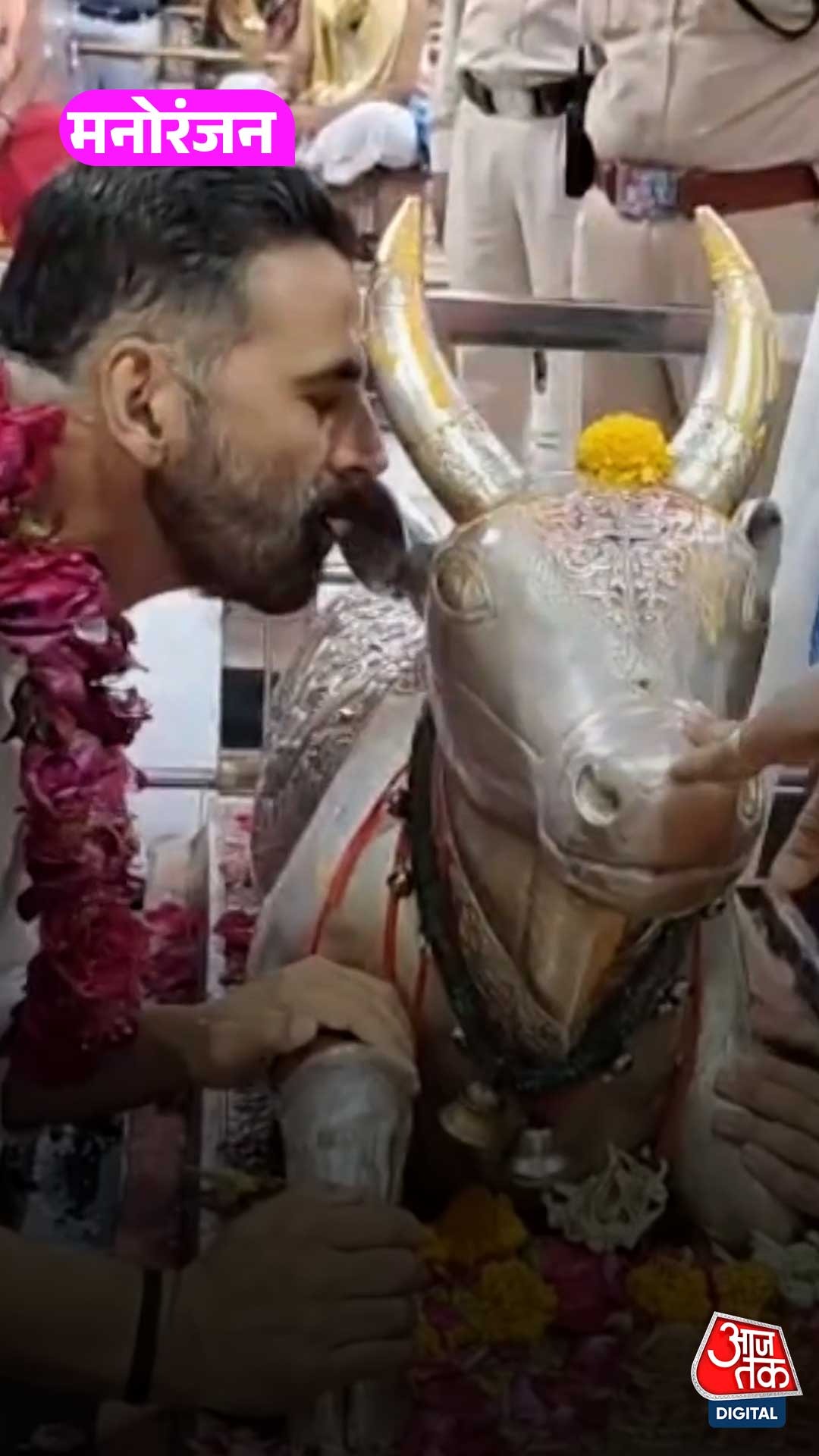 महाकाल मंदिर पहुंचे अक्षय और टाइगर, पूजा के दौरान हुई ये चूक