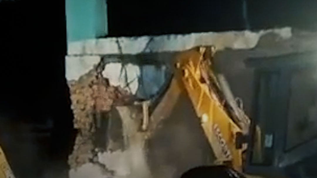 सरकारी जमीन पर बनी मस्जिद पर बुलडोजर एक्शन