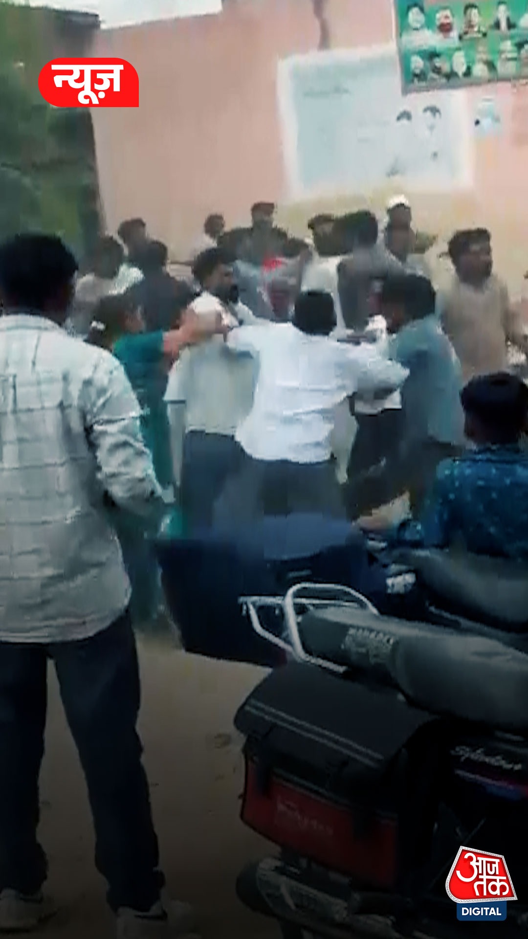 शादी समारोह में बवाल, रिबन कटिंग के दौरान भिड़े बाराती-घराती