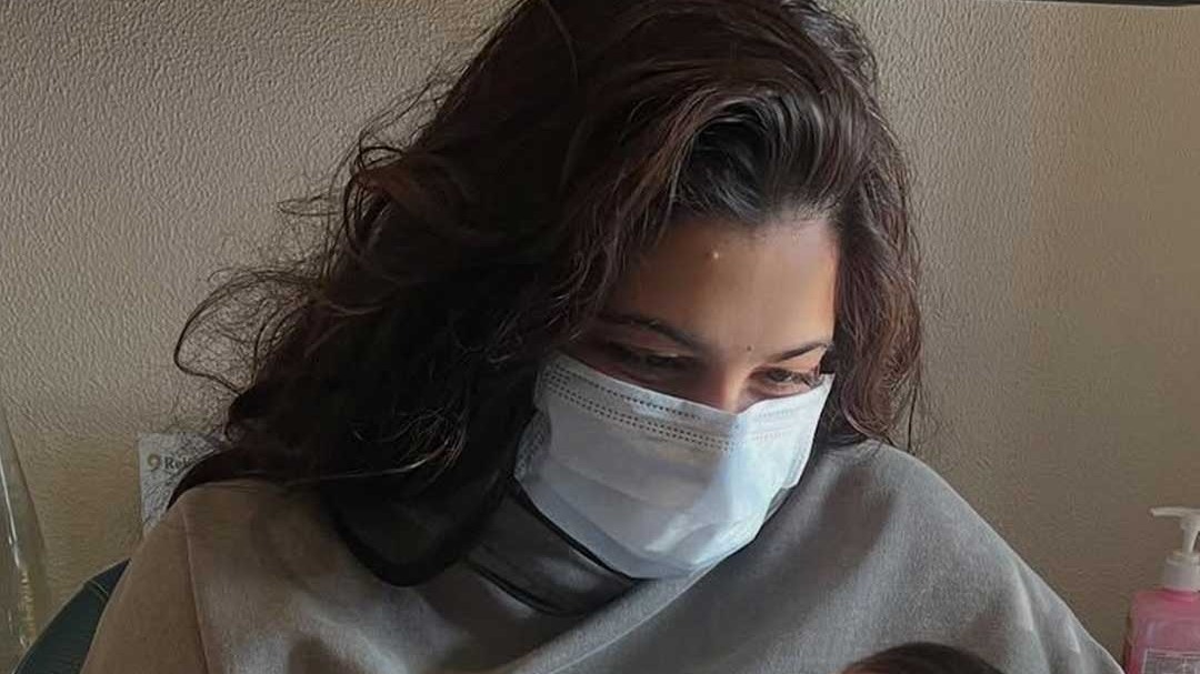 मां बनने के बाद सोनम कपूर की बेटे संग पहली झलक आई सामने