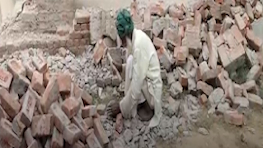 sambhal people starts removing illegal encroachments themselves