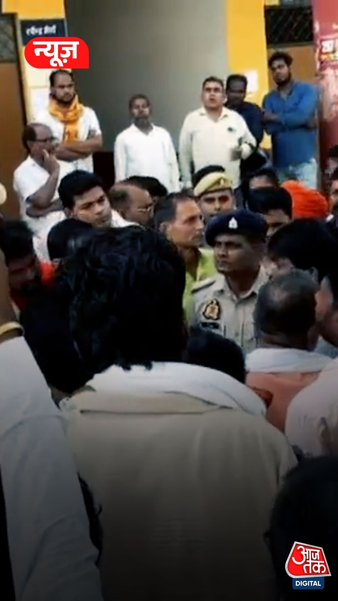 देवरिया में वकील की मौत पर परिजनों का हंगामा