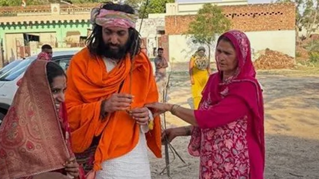 फिल्मी है IIT बाबा की लव स्टोरी! ऐसे हुई थी मुलाकात