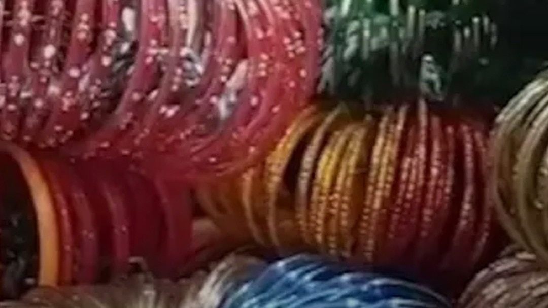 सुहाग की चूड़ियों तक पहुंची गैस संकट की मार