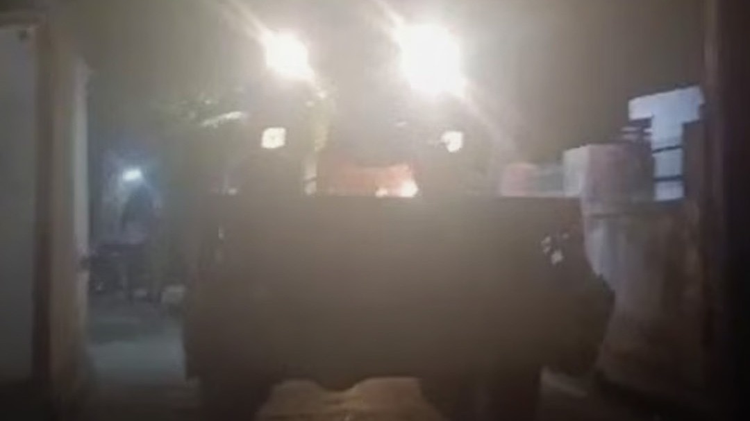 कोर्ट परिसर में चला बुलडोजर, वकीलों के चैंबर और टीन शेड तोड़े गए