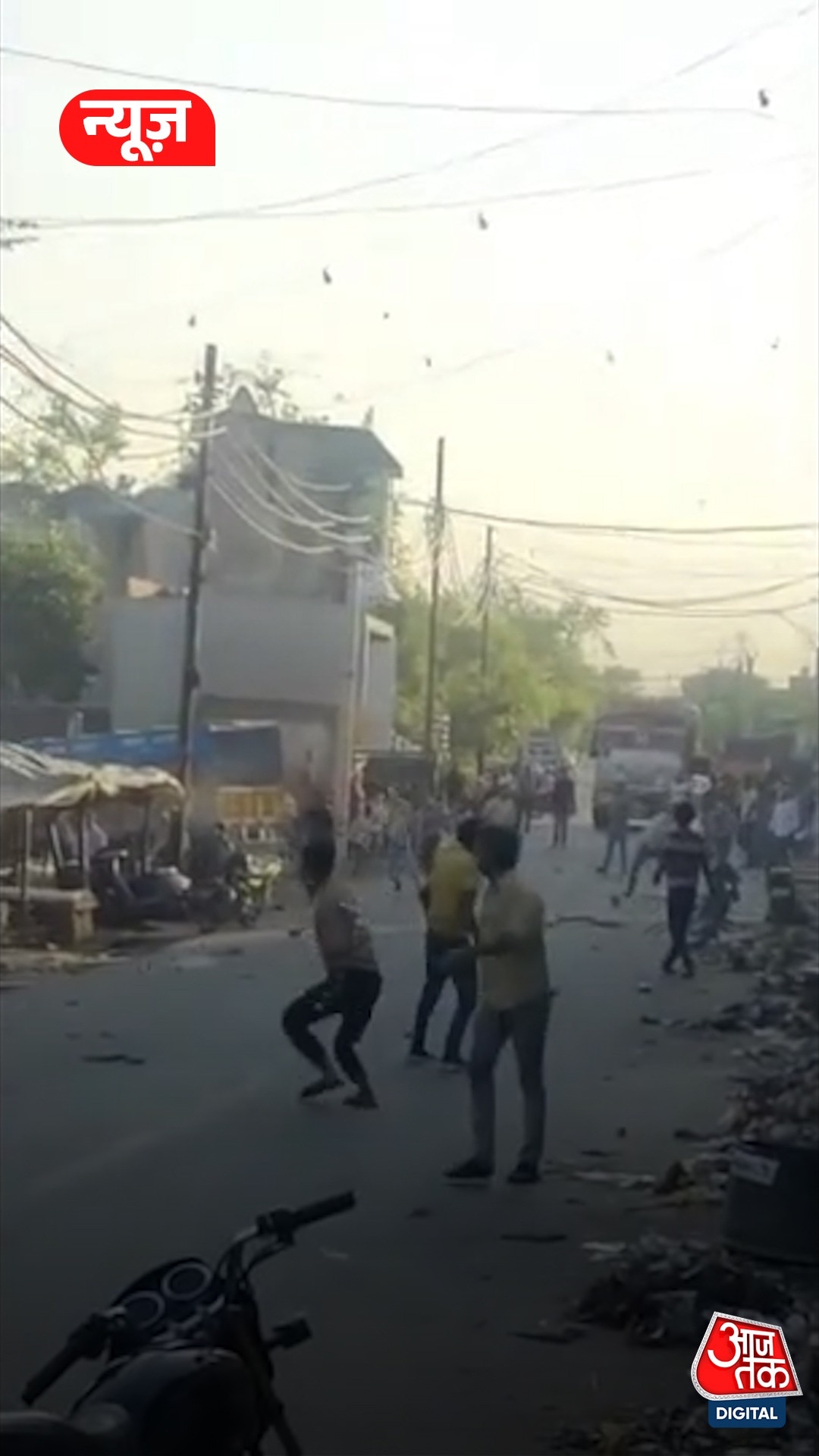 आगरा में भैंस खरीद-फरोख्त को लेकर पत्थरबाजी