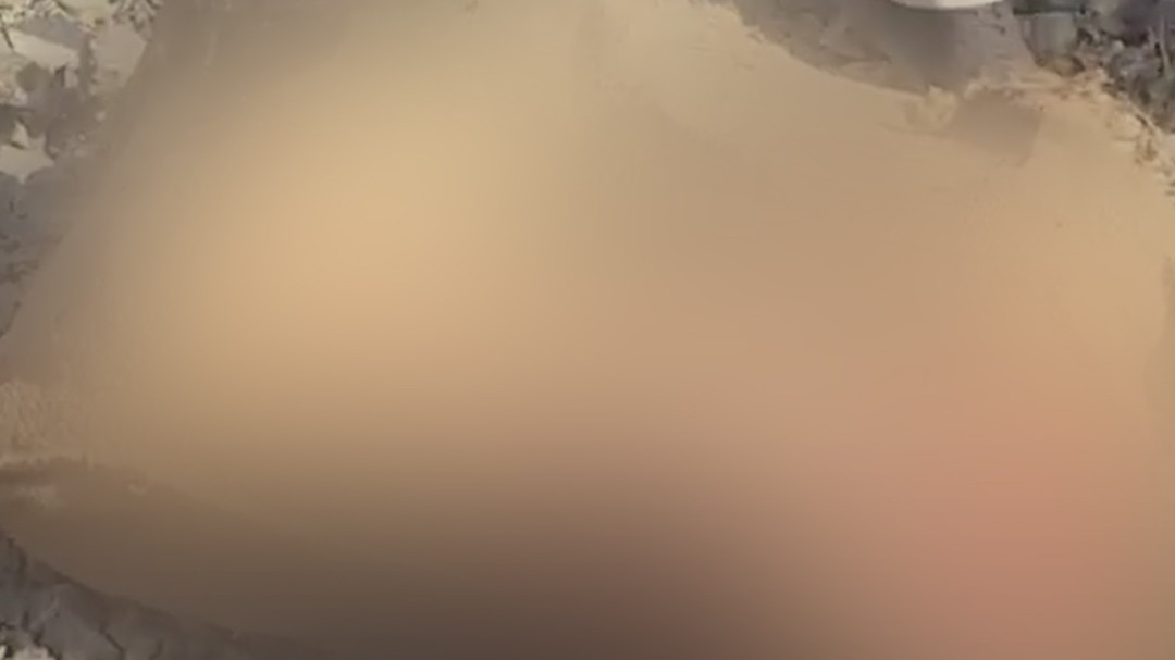 हाईवे किनारे बोरे में बंद मिला युवक का शव