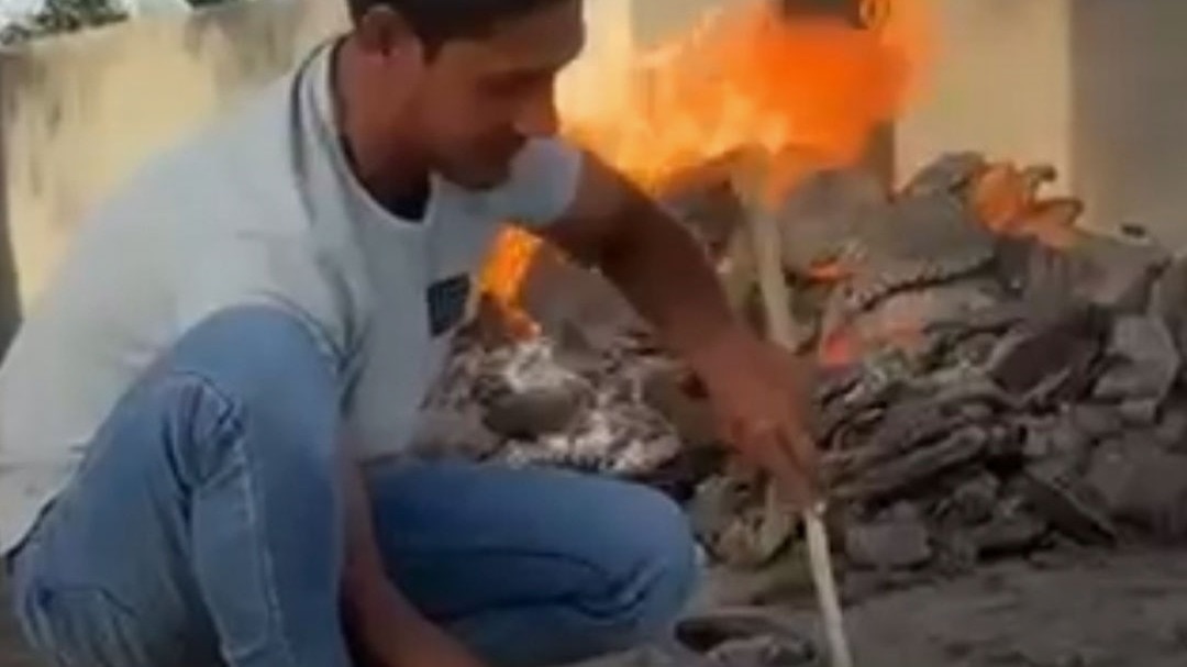 Hapur man lit hookah using funeral fire