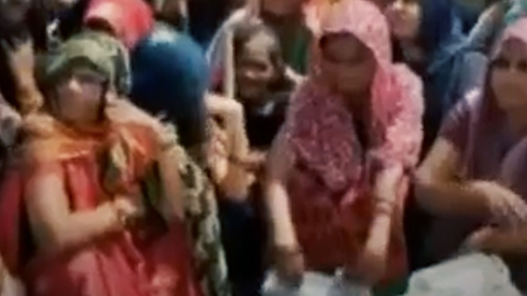 जालौन में लोगों ने स्मार्ट मीटर उखाड़ फेंके, प्रदर्शन