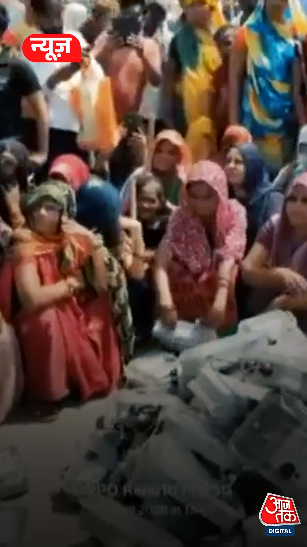 जालौन में लोगों ने स्मार्ट मीटर उखाड़ फेंके, सड़कों पर प्रदर्शन