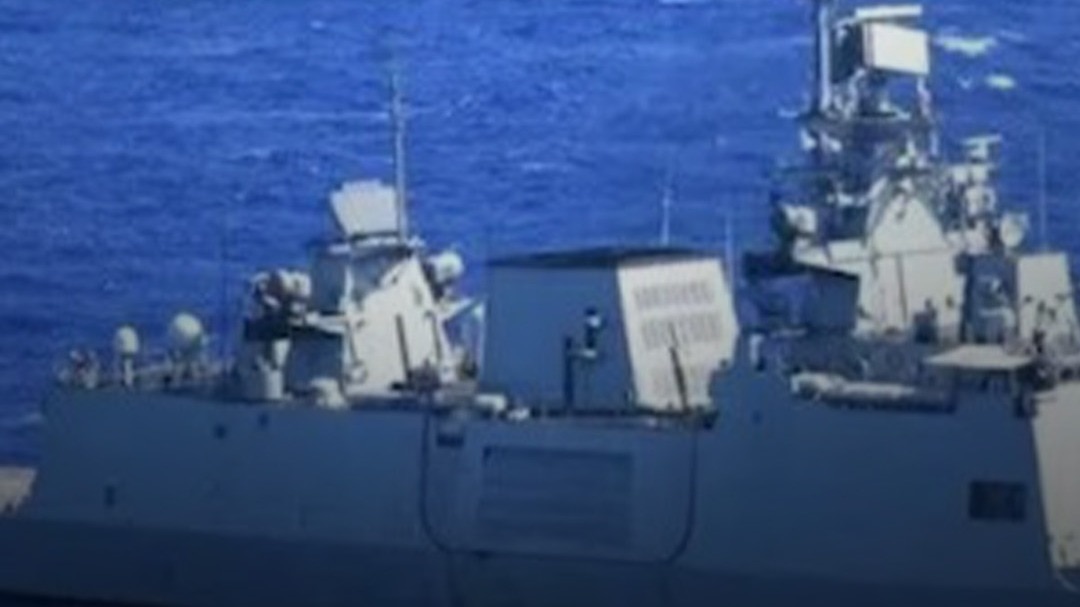 iran closes hormuz strait again