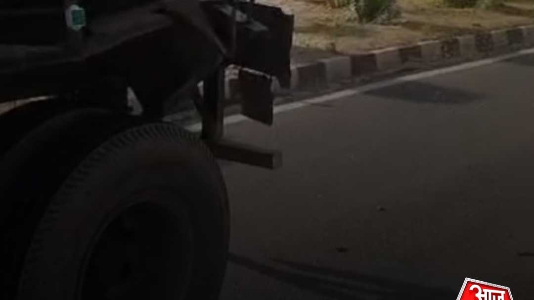 सरसों तेल लूटने सड़क पर टूट पड़े लोग, Video