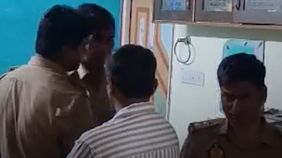 कानपुर में पिता ने जुड़वां बेटियों की गला रेतकर कर दी हत्या