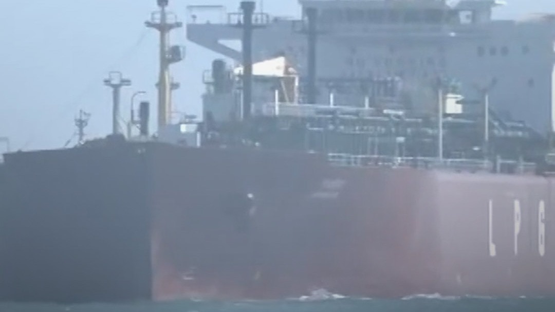 iran navy fires indian tanker 