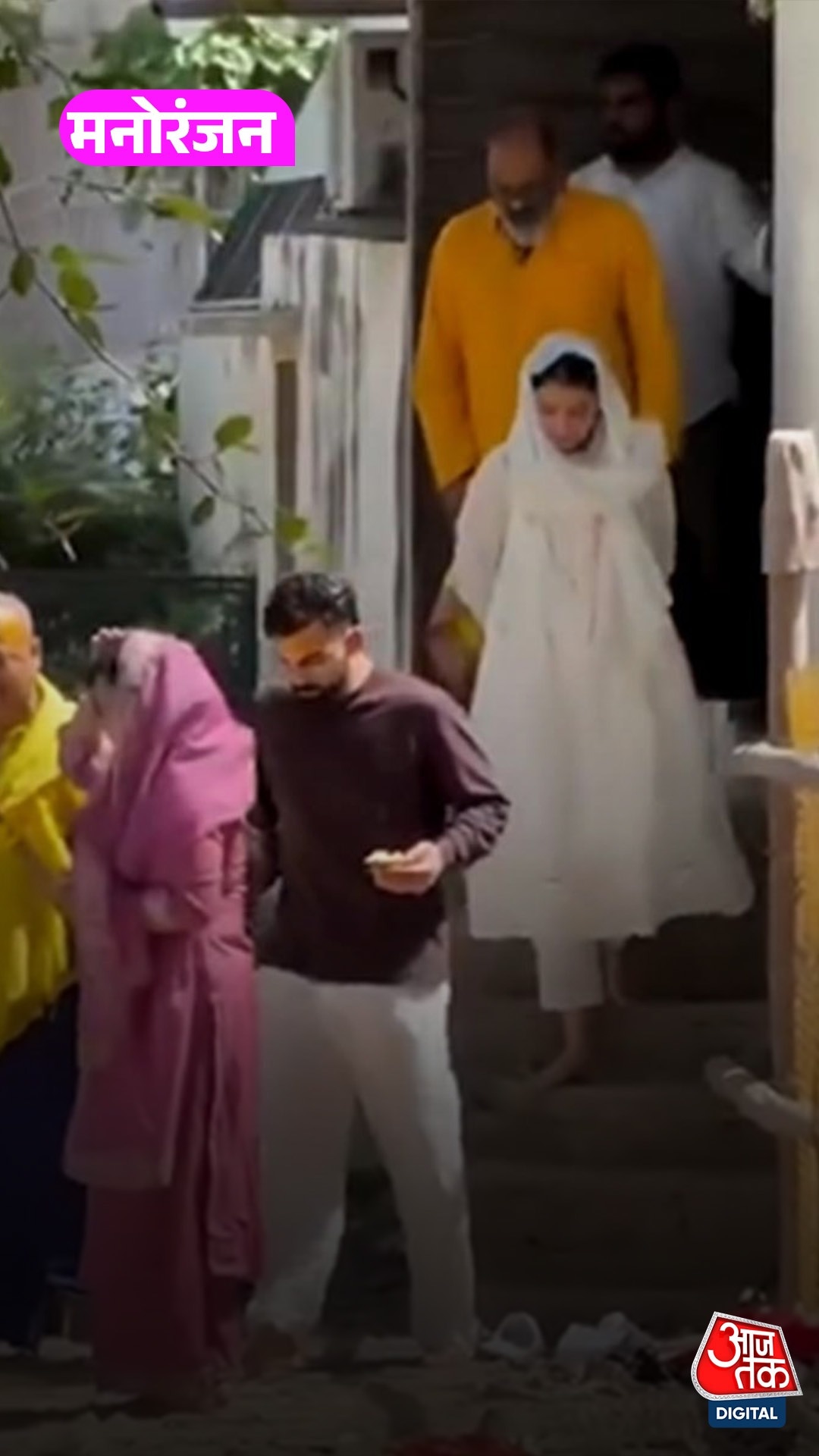 virat kohli anushka sharma visit vrindavan