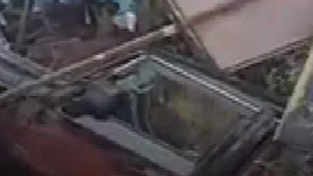 सूरत में थार कार चालक की गलती से बड़ा हादसा होते-होते टला