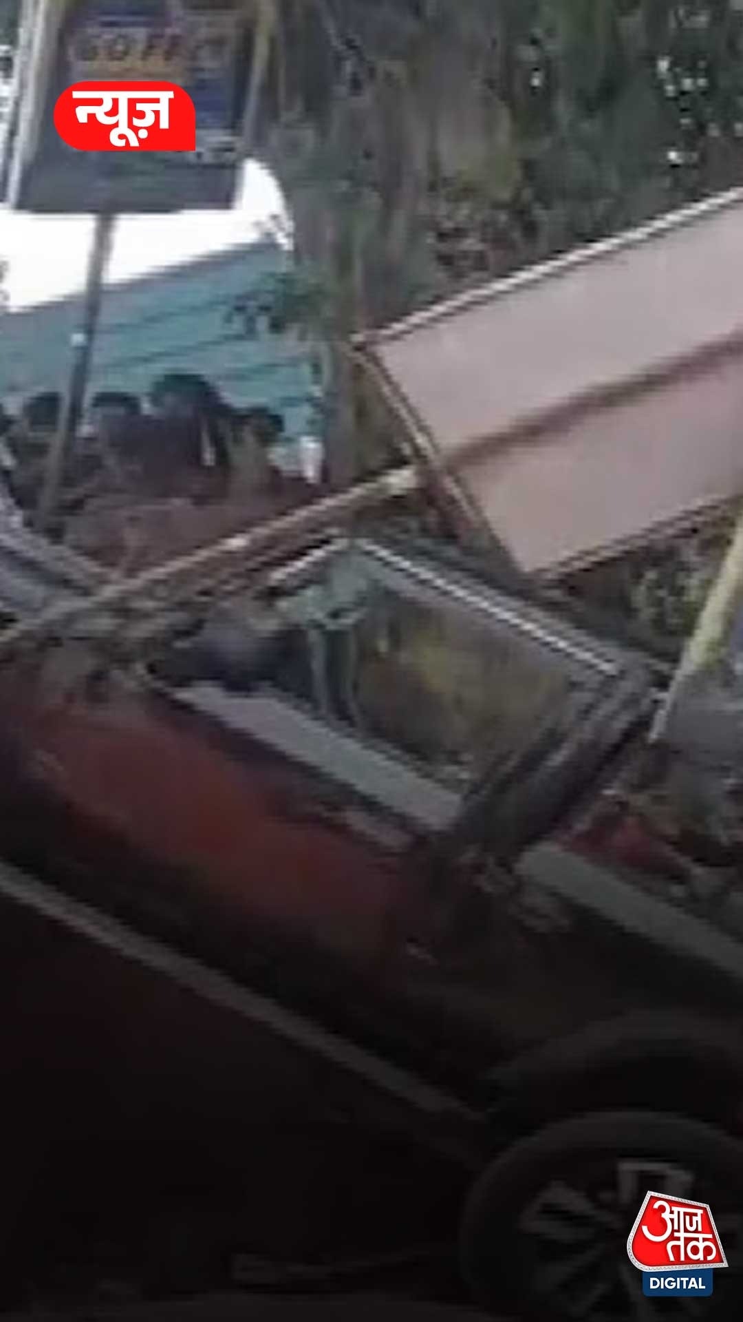 Surat thar car accident at railway station