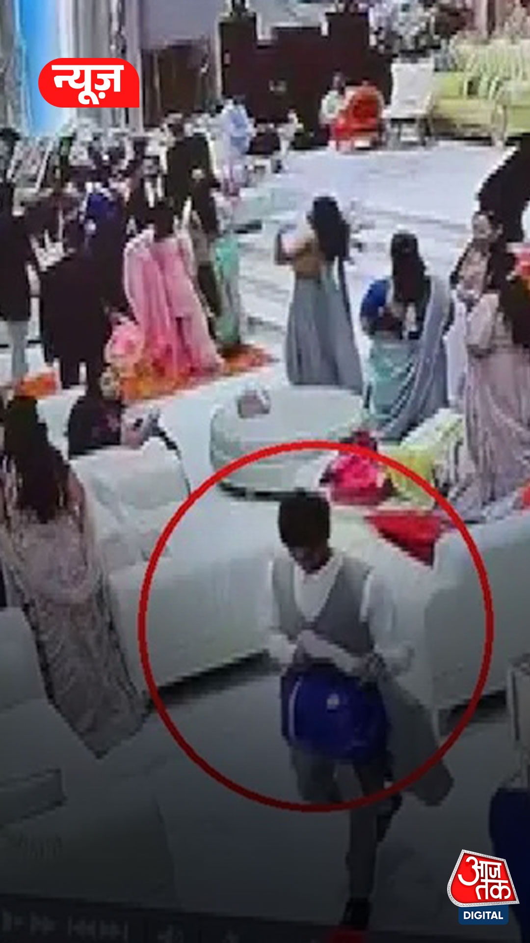 नोएडा में 'सूट-बूट वाले चोर' CCTV में कैद 