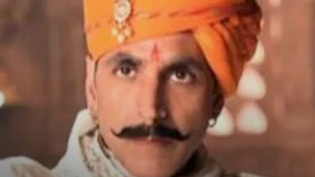 फिल्म पृथ्वीराज में नकली मूंछ पर अक्षय ने क्या कहा?