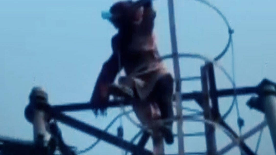 Bihar Motihari Woman Climbs High Tower