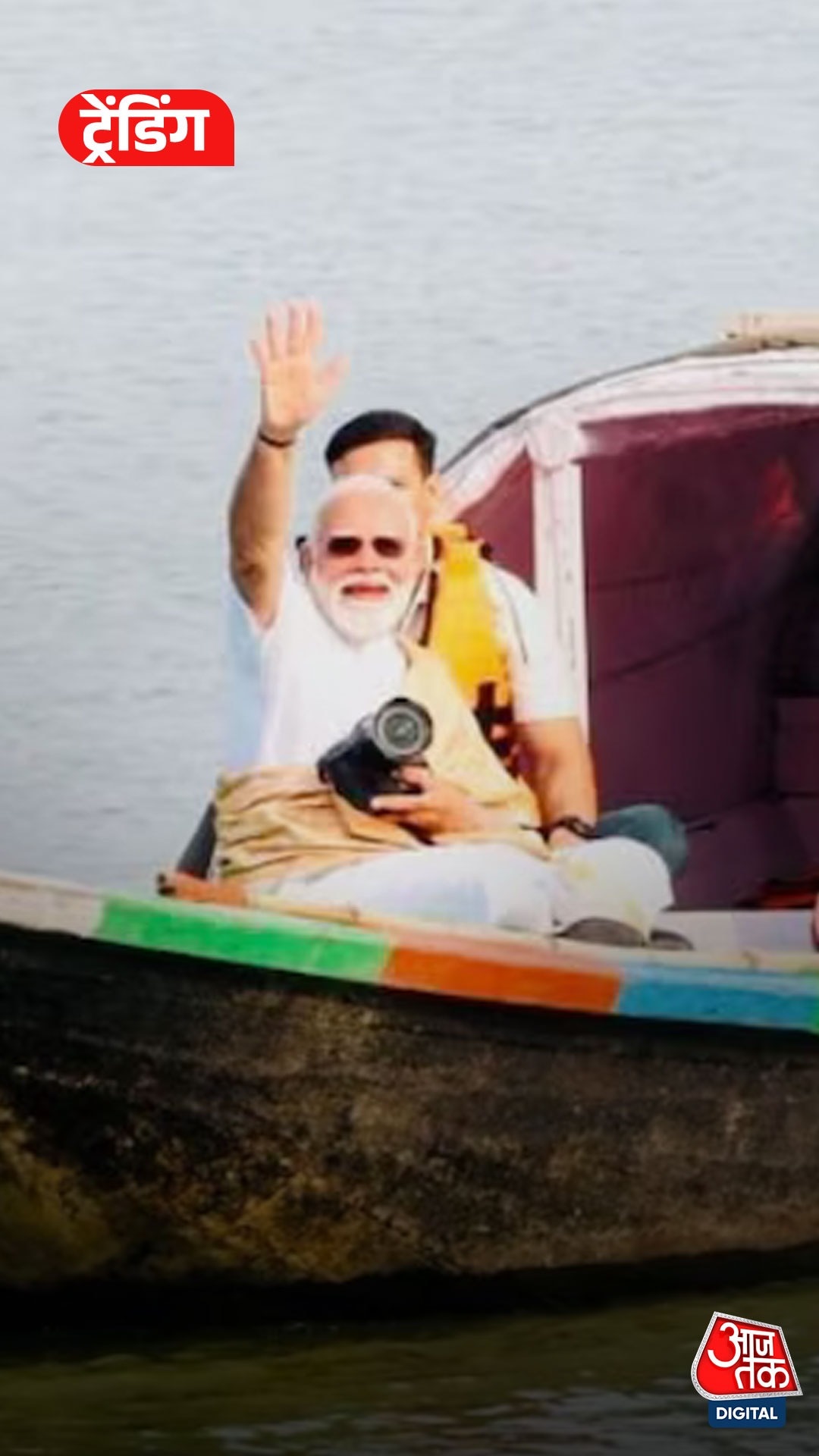 PM Modi Hugli River Boating: हाथ में कैमरा, हुगली नदी में बोटिंग… पीएम मोदी का ये वीडियो वायरल