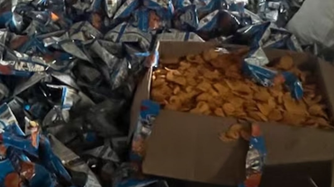 अमरोहा में एक्सपायरी नमकीन की बिक्री का खुलासा