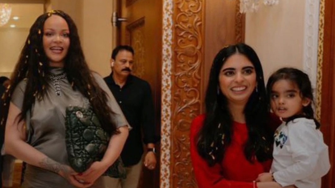 एंटीलिया में रिहाना का स्वागत, ईशा ने लूटी लाइमलाइट