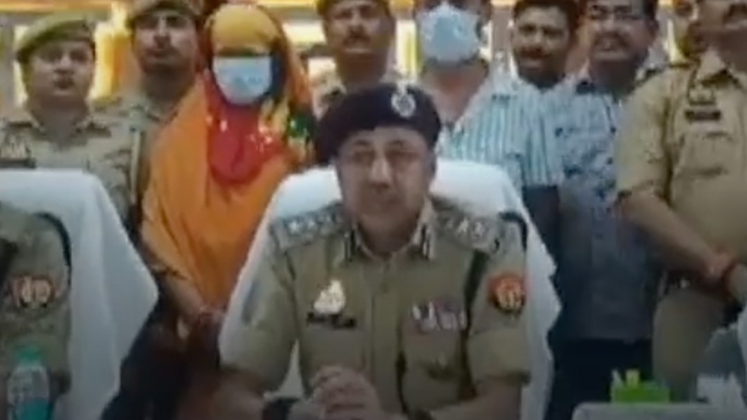 मकानमालिक की तिजोरी से उड़ाए 26 लाख