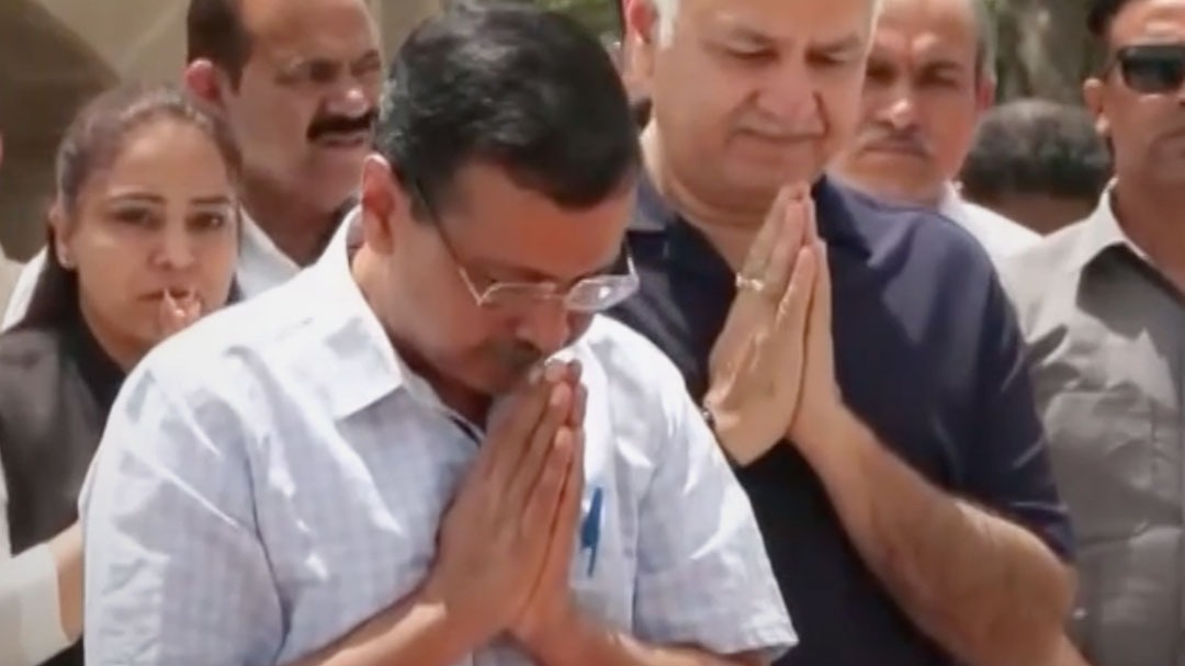 राजघाट पर केजरीवाल-सिसोदिया का सत्याग्रह, जानें मामला