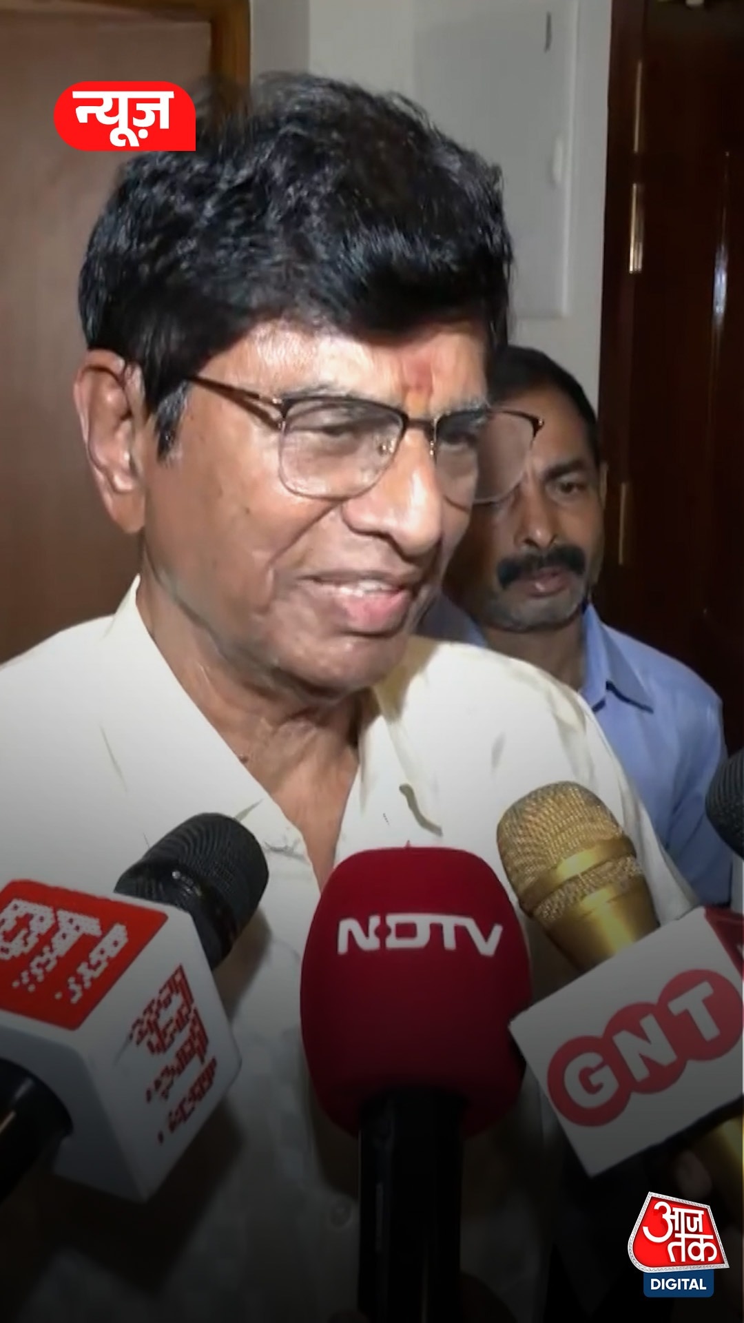 थलपति विजय की TVK बनी सबसे बड़ी पार्टी, पिता एसए चंद्रशेखर ने कांग्रेस को दिया गठबंधन का न्योता!