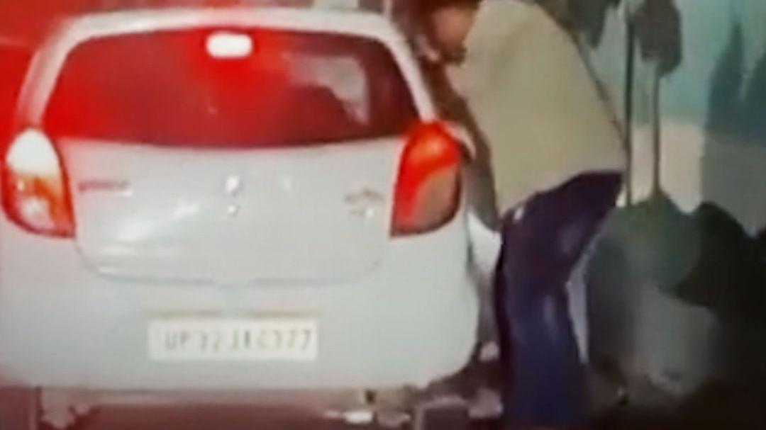 लखनऊ में कार चालक को बेरहमी से पीटने का वीडियो वायरल