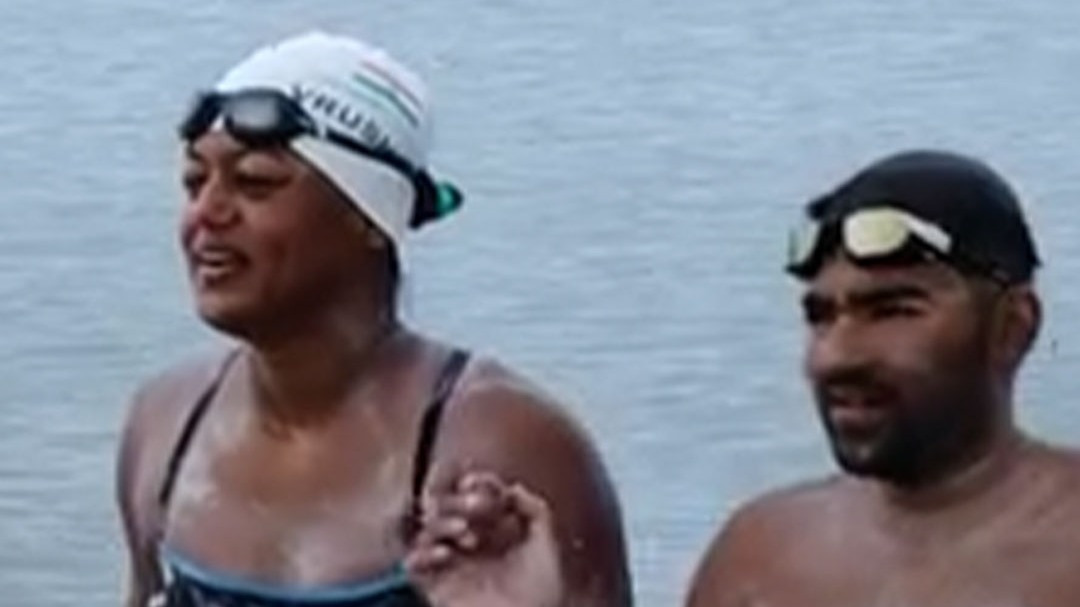bengaluru couple swims sri lanka india sea 