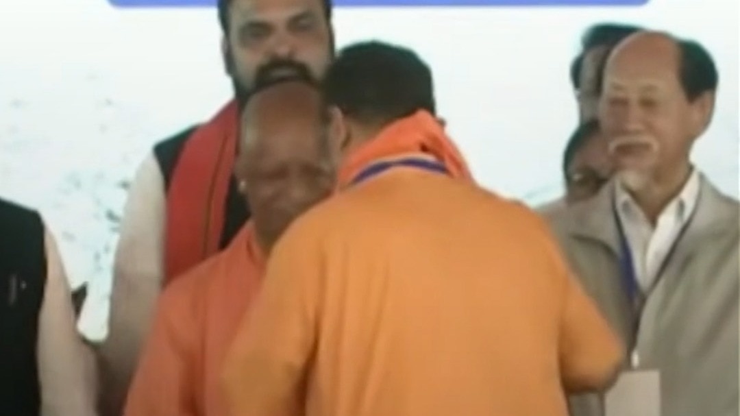 yogi adityanath gifts saffron scarf suvendu adhikari 