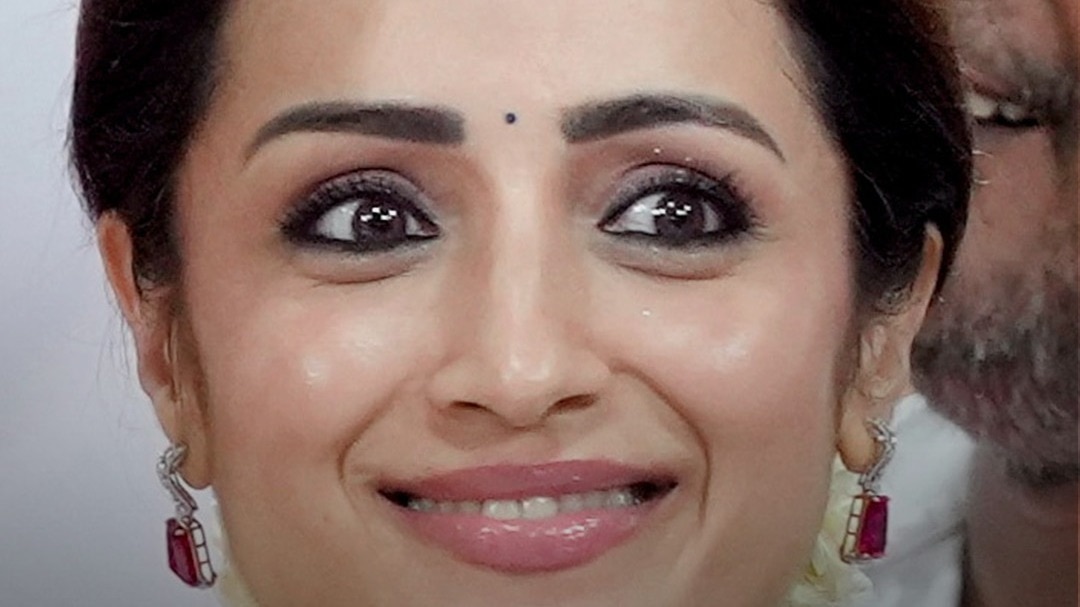 Vijay के शपथ ग्रहण में Trisha का जलवा!