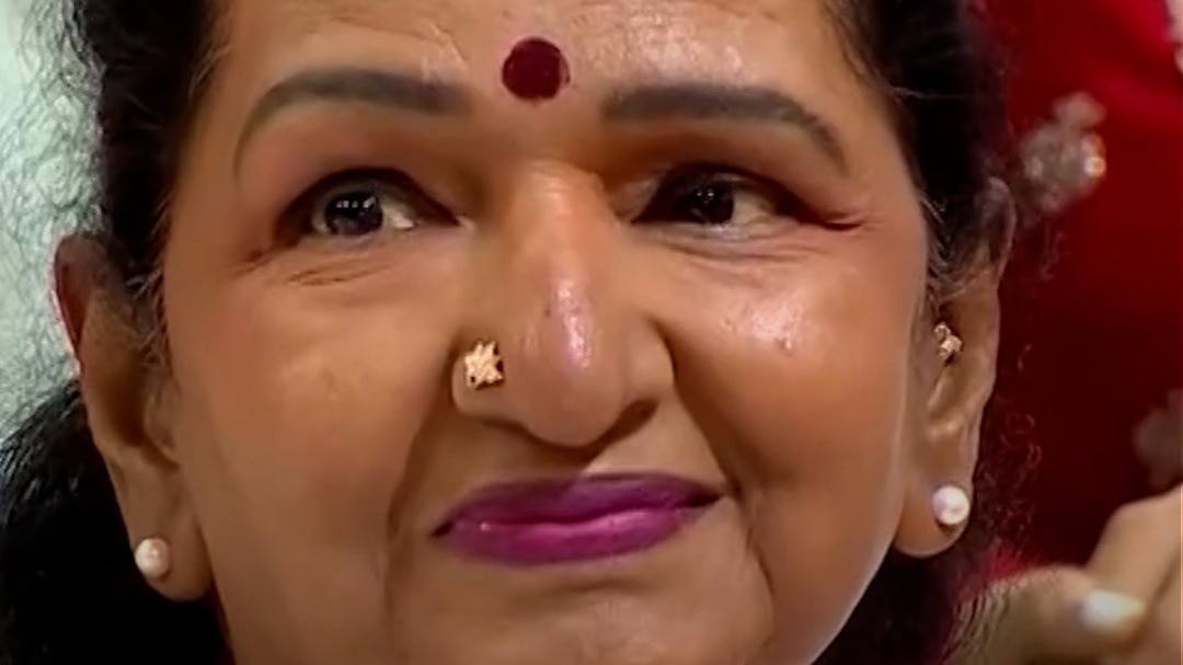 thalapathy vijay mother gets emotional