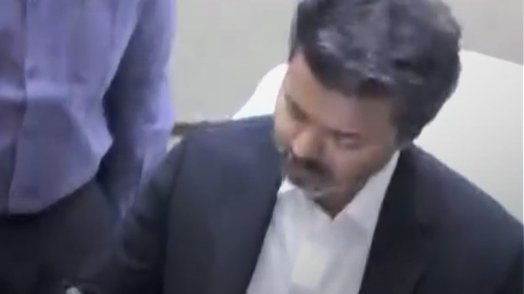 thalapathy vijay viral chief minister chair 