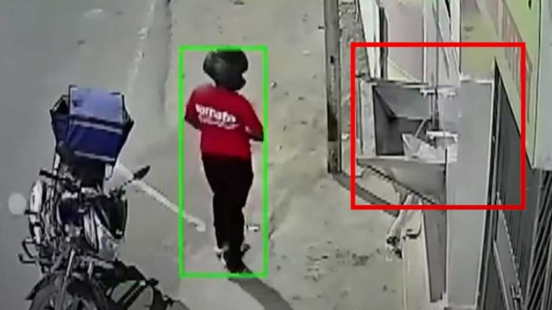 Zomato Delivery Boy caught in cctv Stealing Tap f
