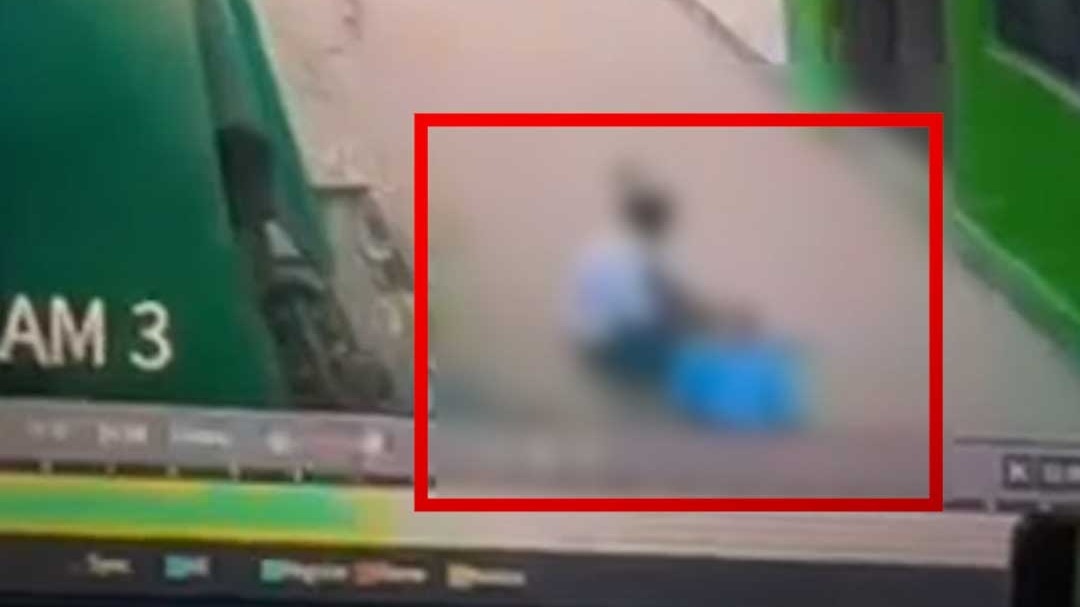 खुशी के लड्डू बांटने निकले शख्स की गला घोंटकर हत्या, सामने आया Video