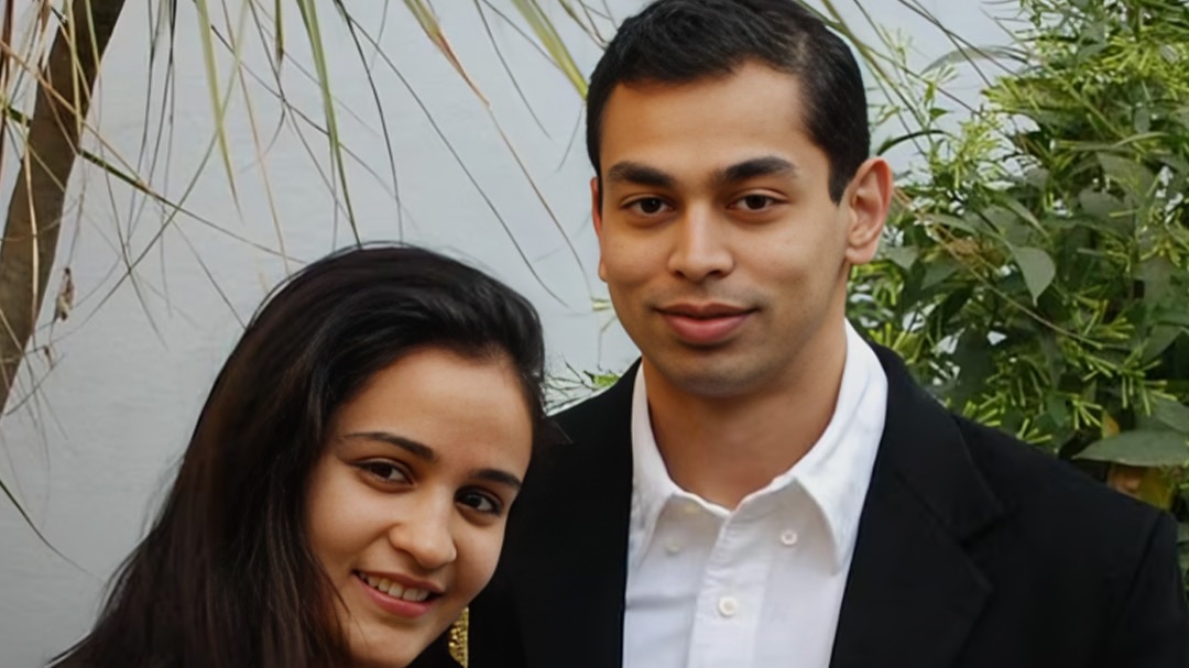 Prateek Yadav और Aparna  की लव स्टोरी फिल्मी