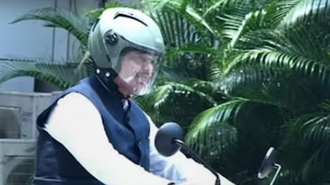 Viral Video: बाइक से विधान भवन पहुंचे Fadnavis