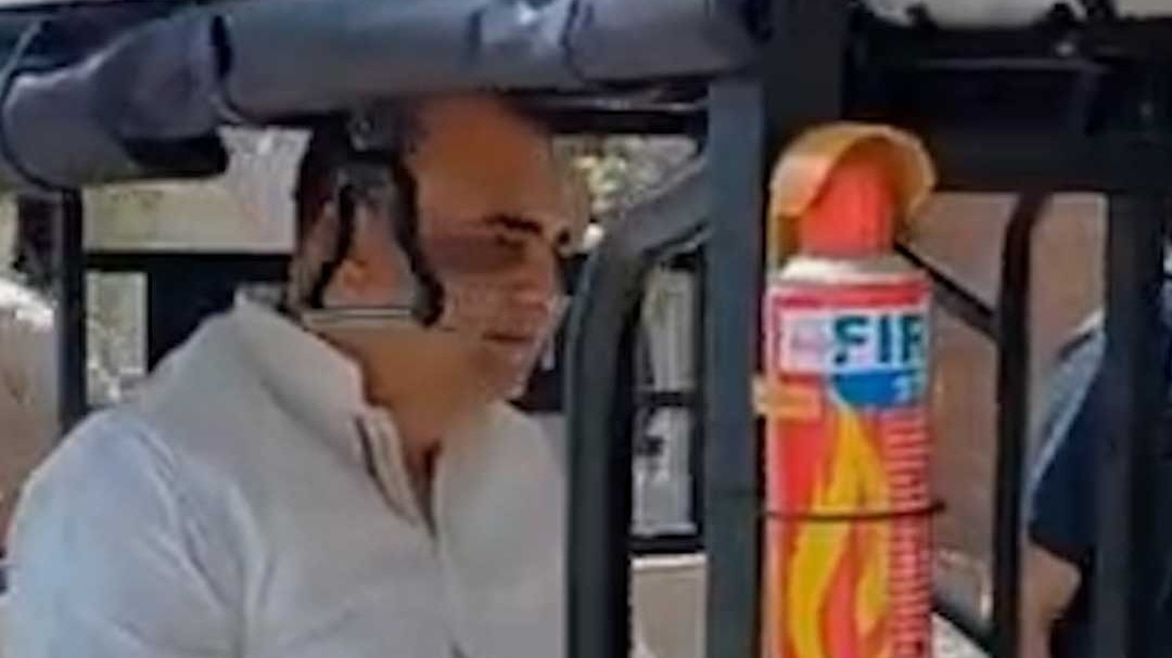 PM की अपील के बाद रामपुर विधायक ने ई-रिक्शा से किया सफर