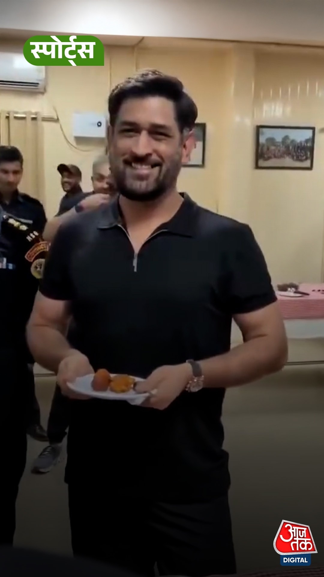ms dhoni visits nsg camp