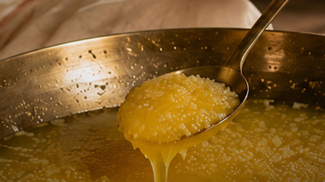 Desi Ghee Recipe: दही से बनाएं शुद्ध दानेदार देसी घी
