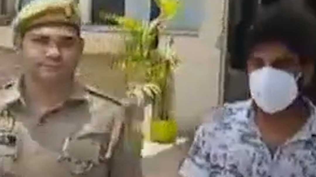 2 crore fraud with businessman in noida