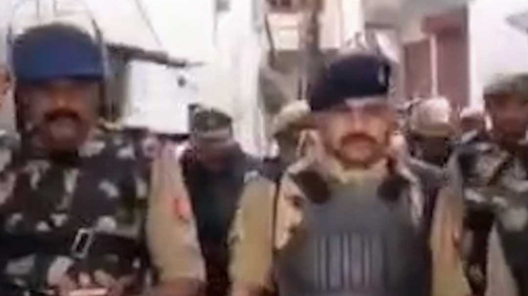 मेरठ के एसपी का सिंघम अवतार, Video