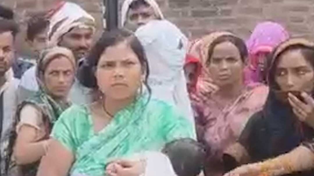 युवक का शव पेड़ से लटका मिला