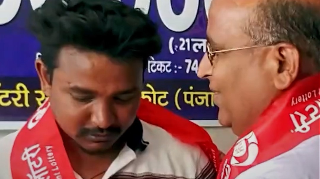 Motor mechanic wins twenty one lakh lottery